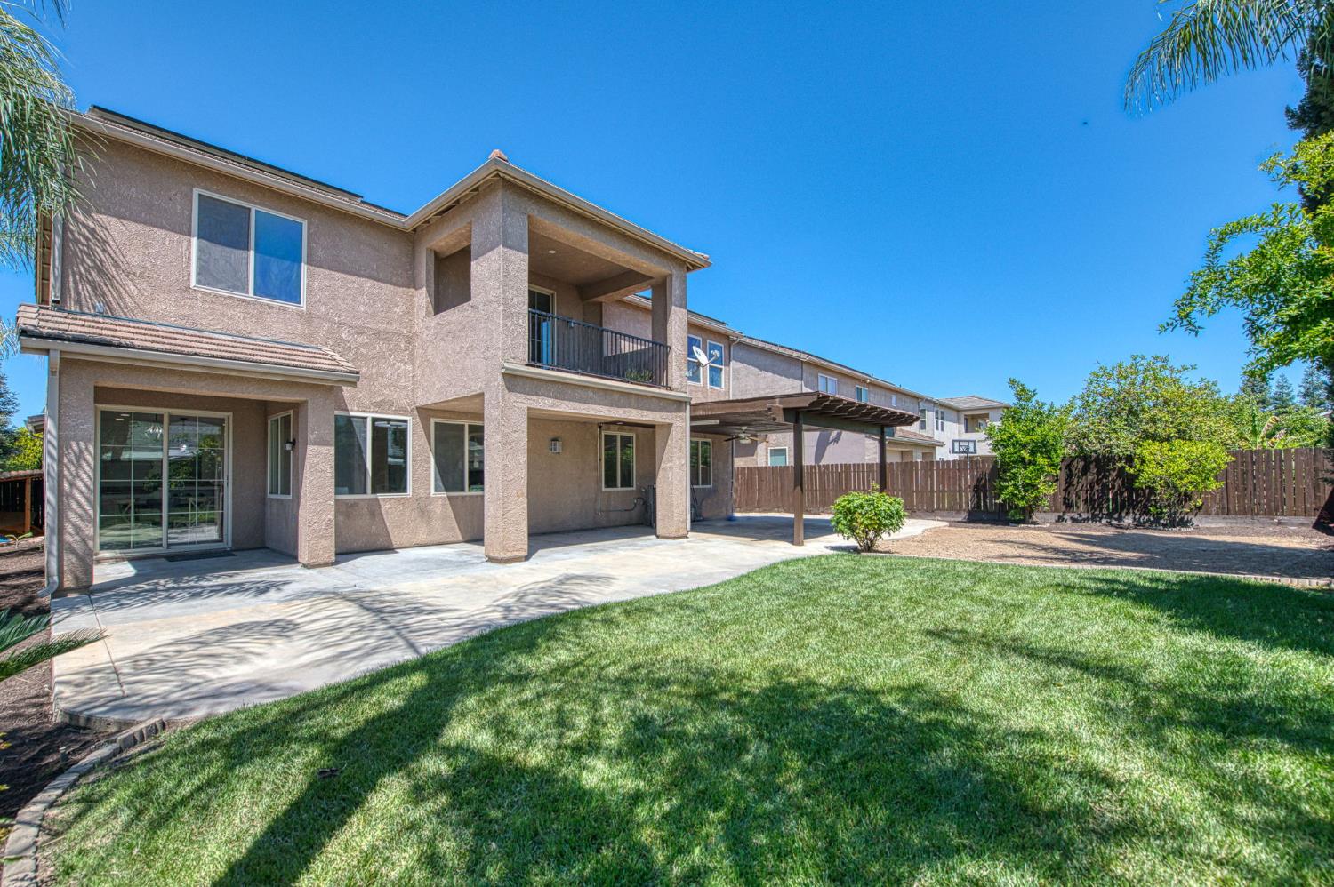 5860 E Byrd Ave, Fresno, CA 93727