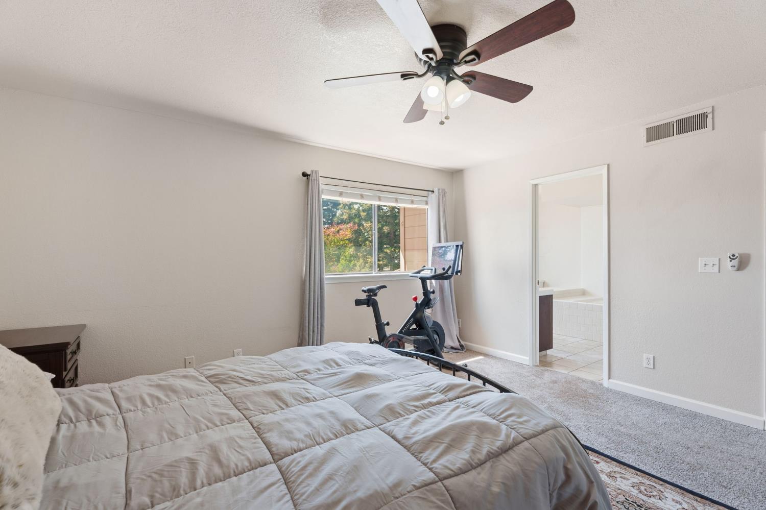 7718 N Woodrow Ave, Fresno, CA 93720