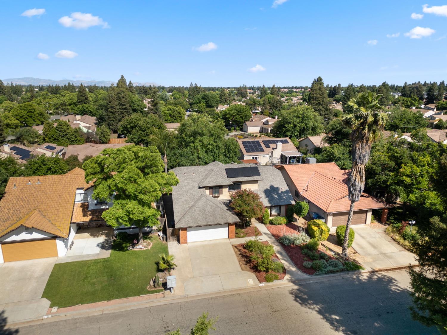 7718 N Woodrow Ave, Fresno, CA 93720