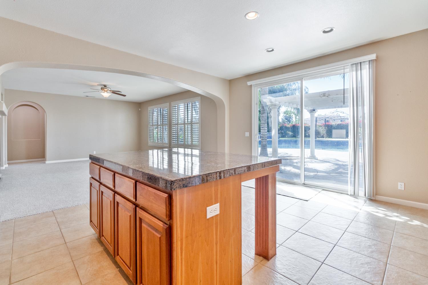 9685 Heatherhearst Dr, Chowchilla, CA 93610