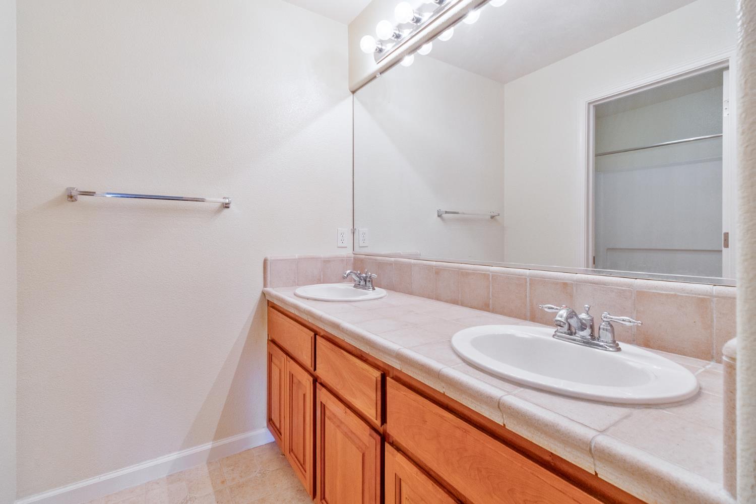 9685 Heatherhearst Dr, Chowchilla, CA 93610