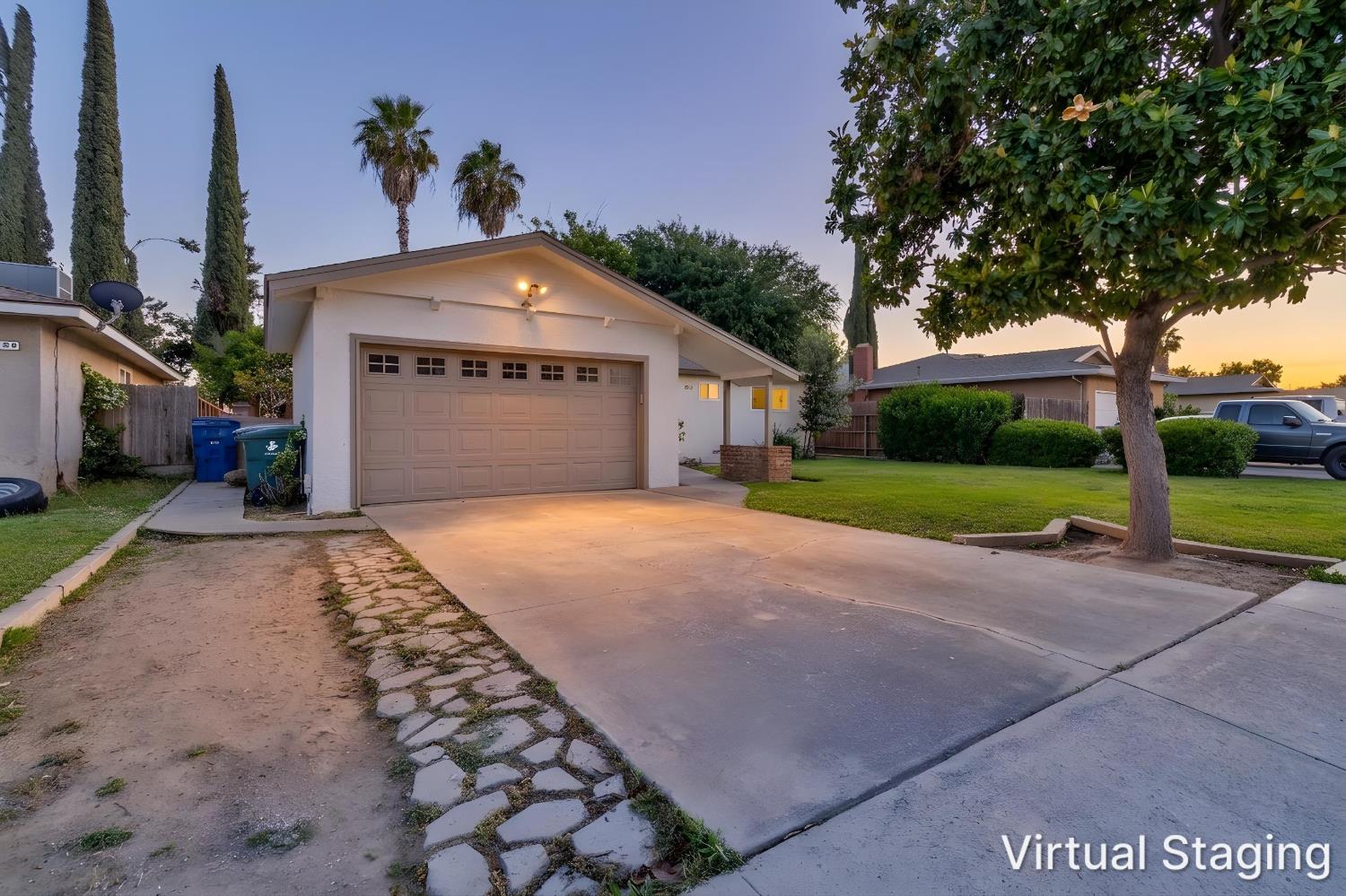 896 W Holland Ave, Clovis, CA 93612