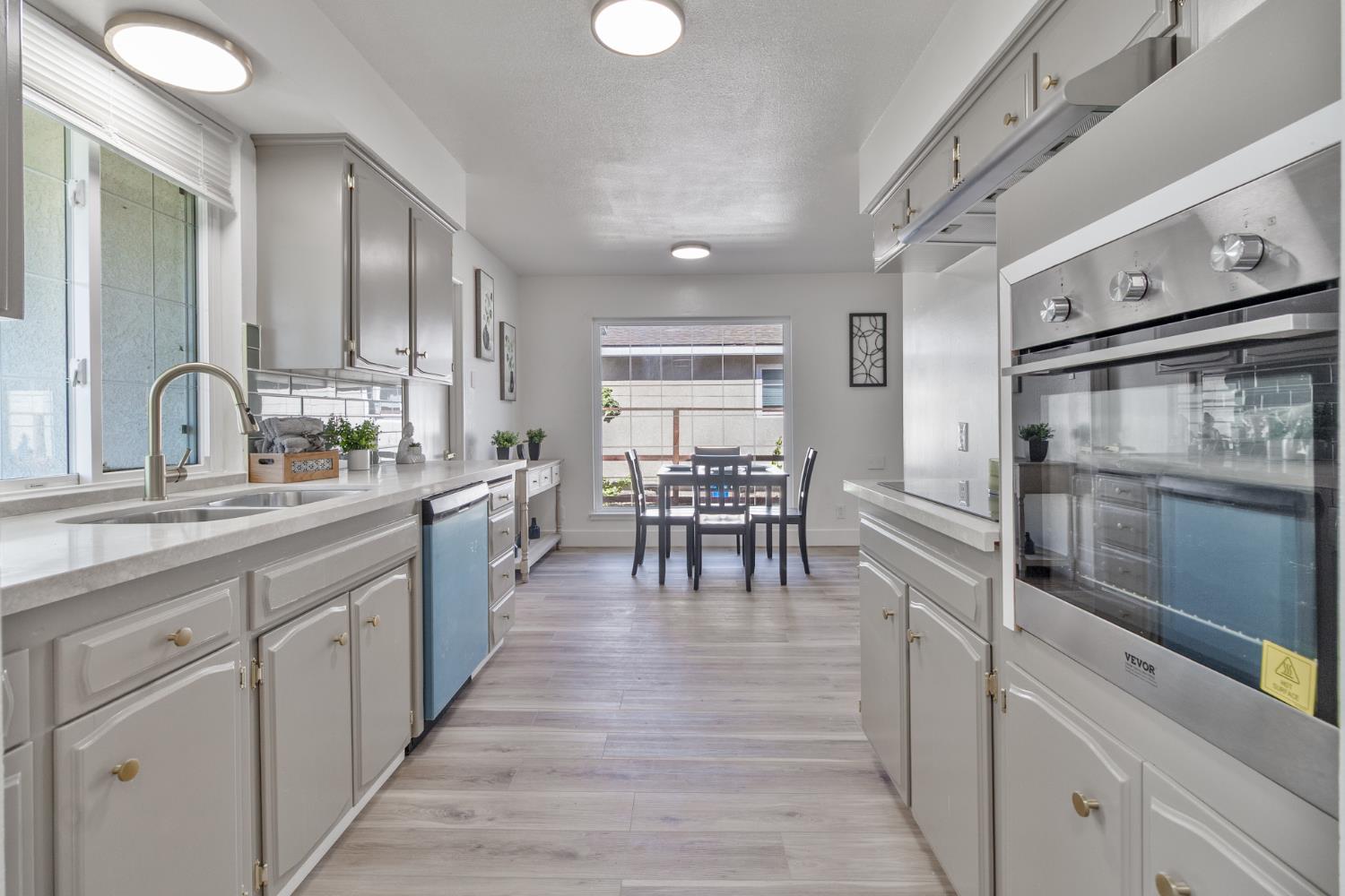 896 W Holland Ave, Clovis, CA 93612