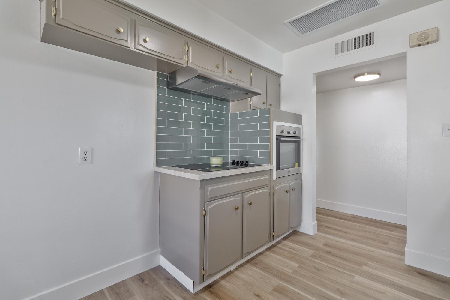 896 W Holland Ave, Clovis, CA 93612
