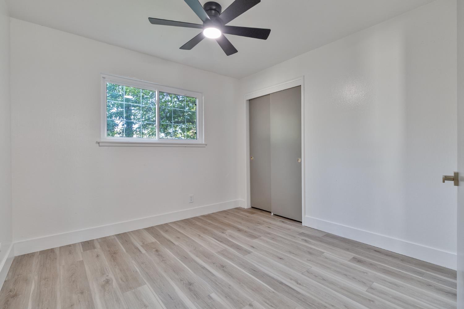 896 W Holland Ave, Clovis, CA 93612