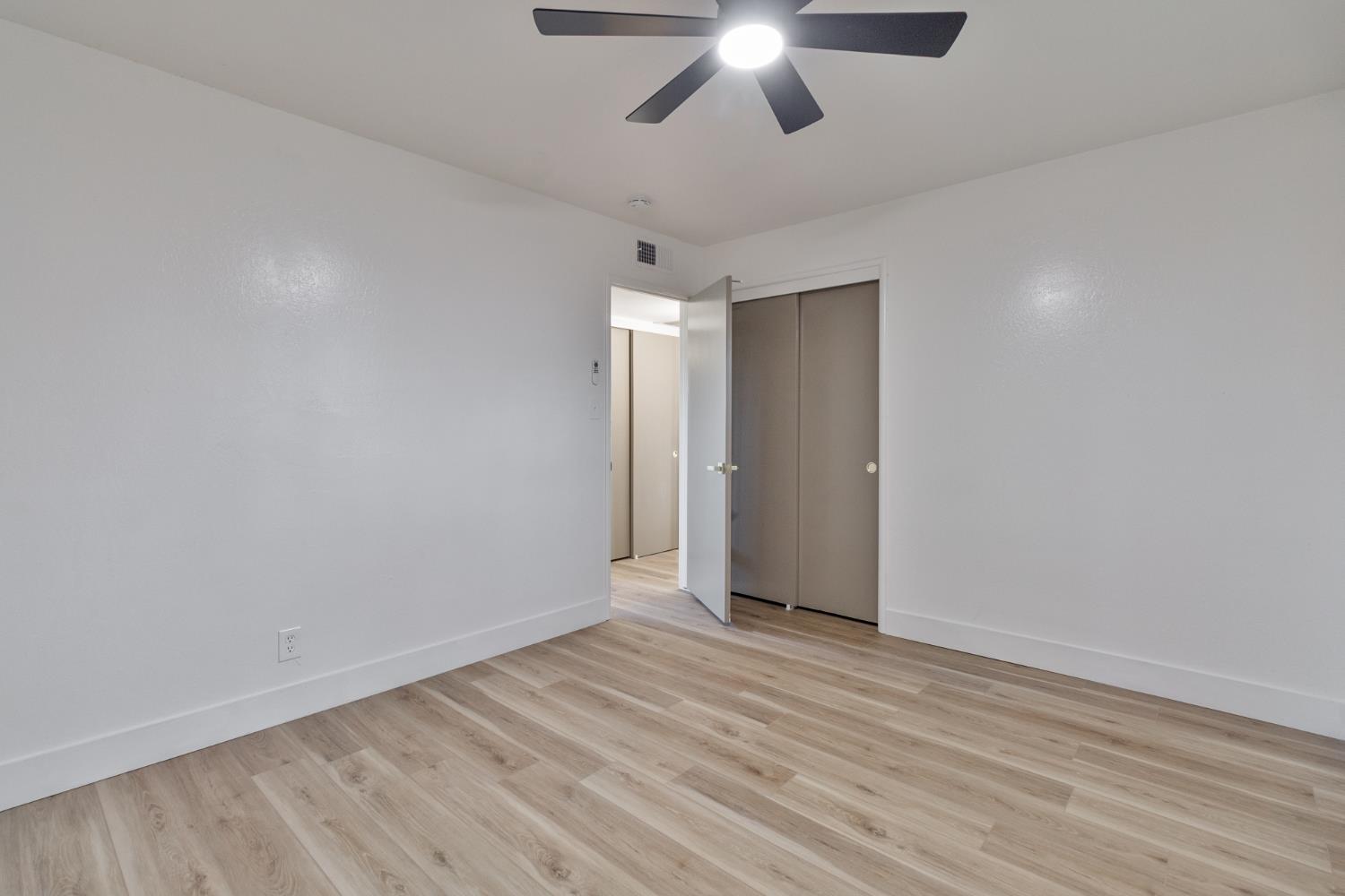 896 W Holland Ave, Clovis, CA 93612
