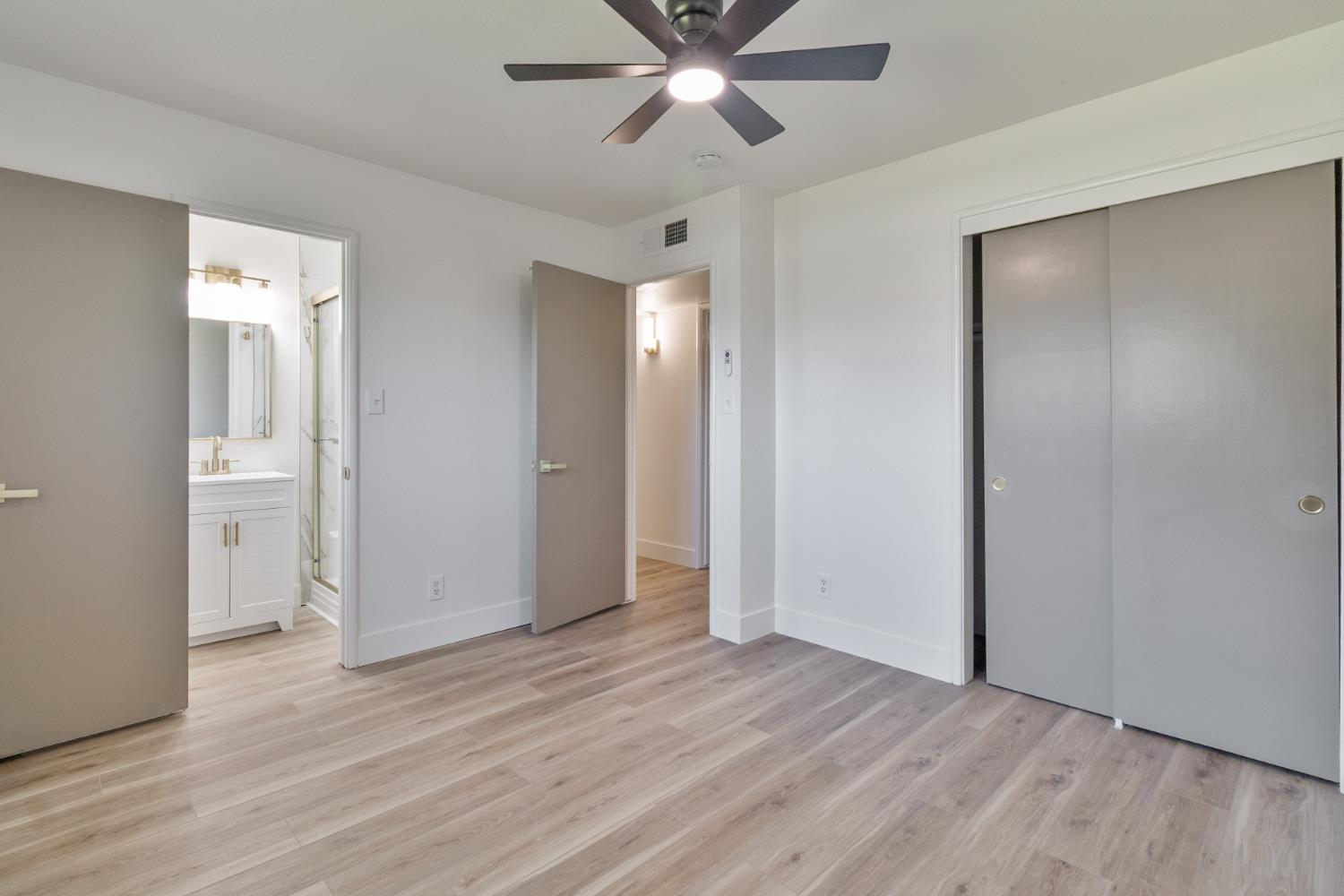 896 W Holland Ave, Clovis, CA 93612