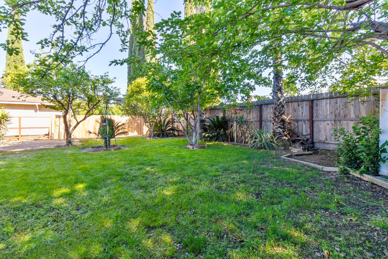 896 W Holland Ave, Clovis, CA 93612