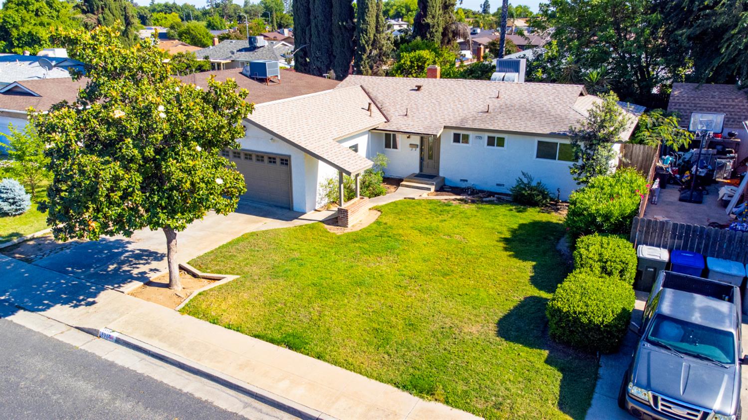 896 W Holland Ave, Clovis, CA 93612