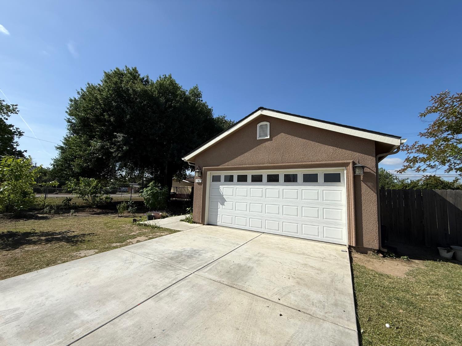 1707 Sylvia St, Selma, CA 93662