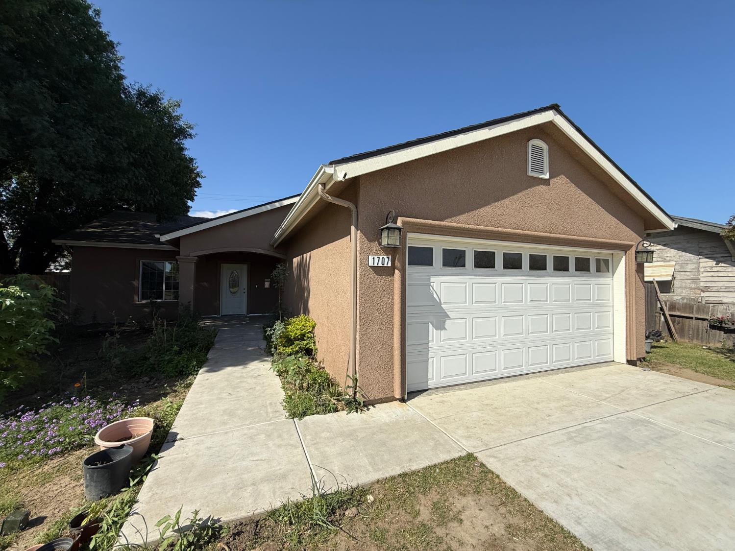 1707 Sylvia St, Selma, CA 93662