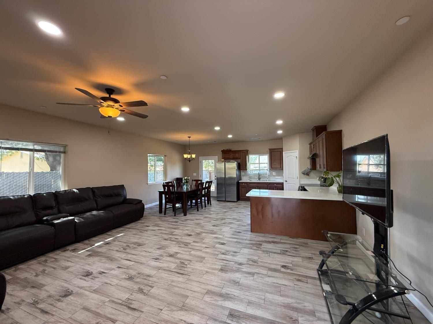 1707 Sylvia St, Selma, CA 93662