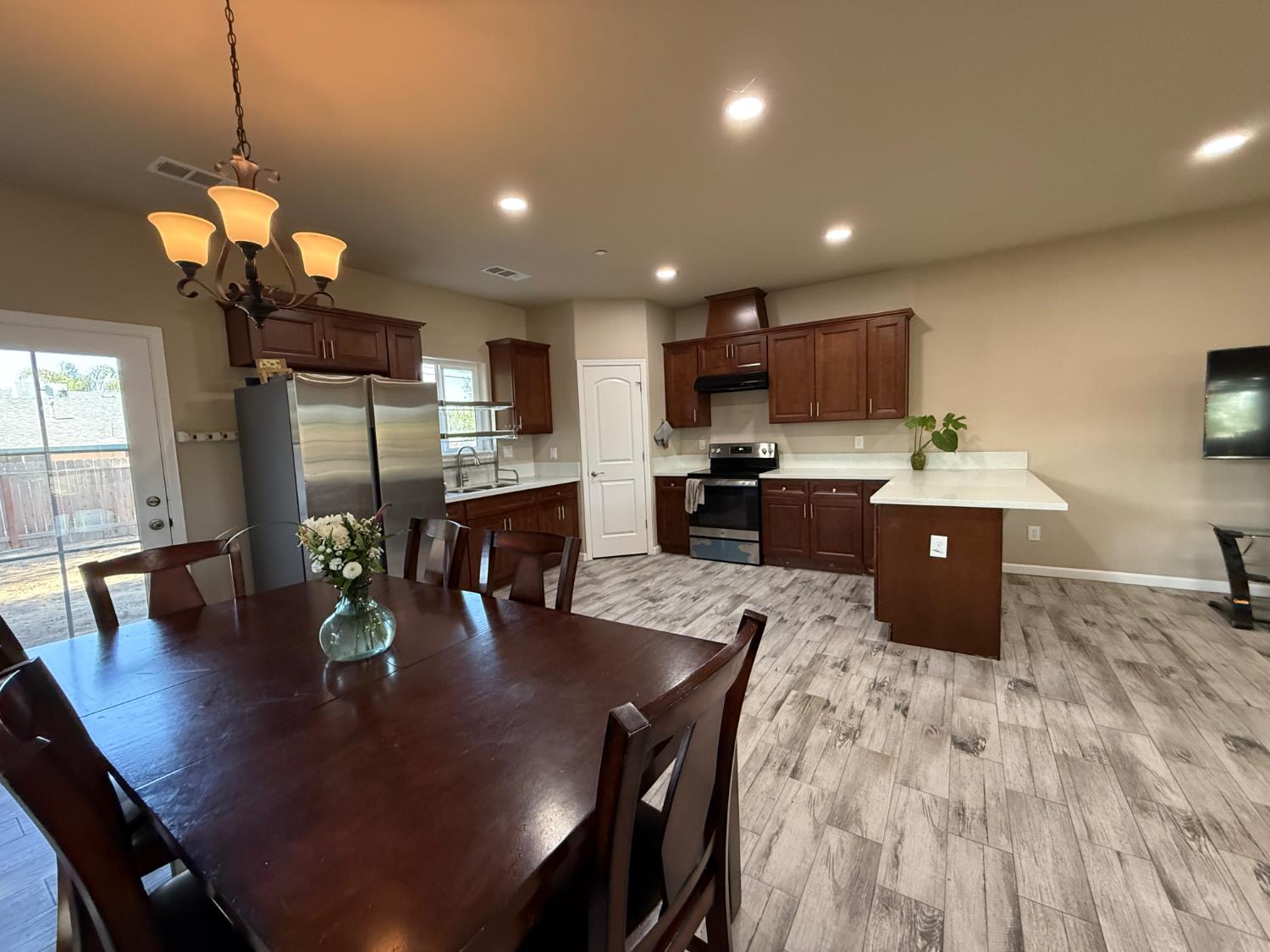 1707 Sylvia St, Selma, CA 93662