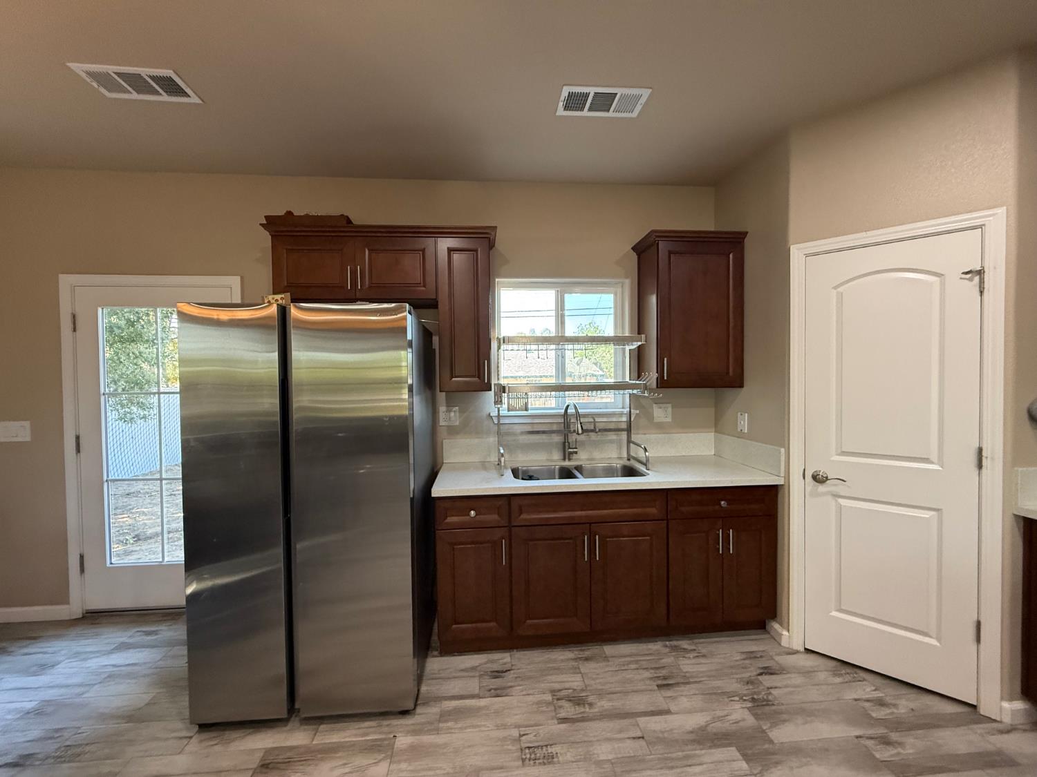 1707 Sylvia St, Selma, CA 93662