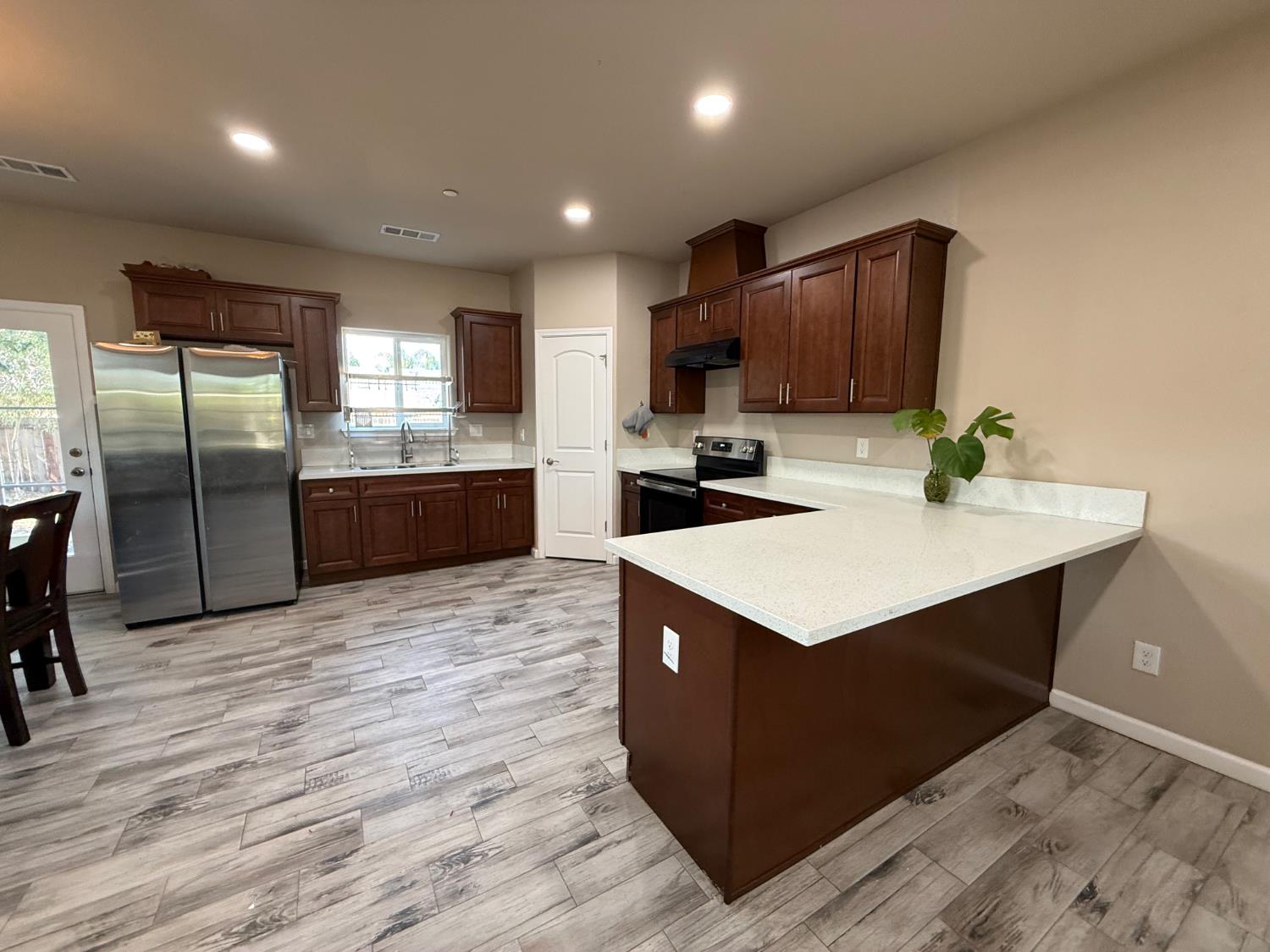 1707 Sylvia St, Selma, CA 93662