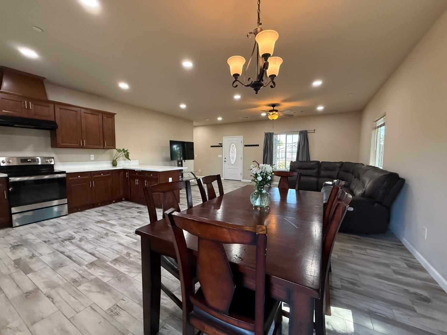 1707 Sylvia St, Selma, CA 93662