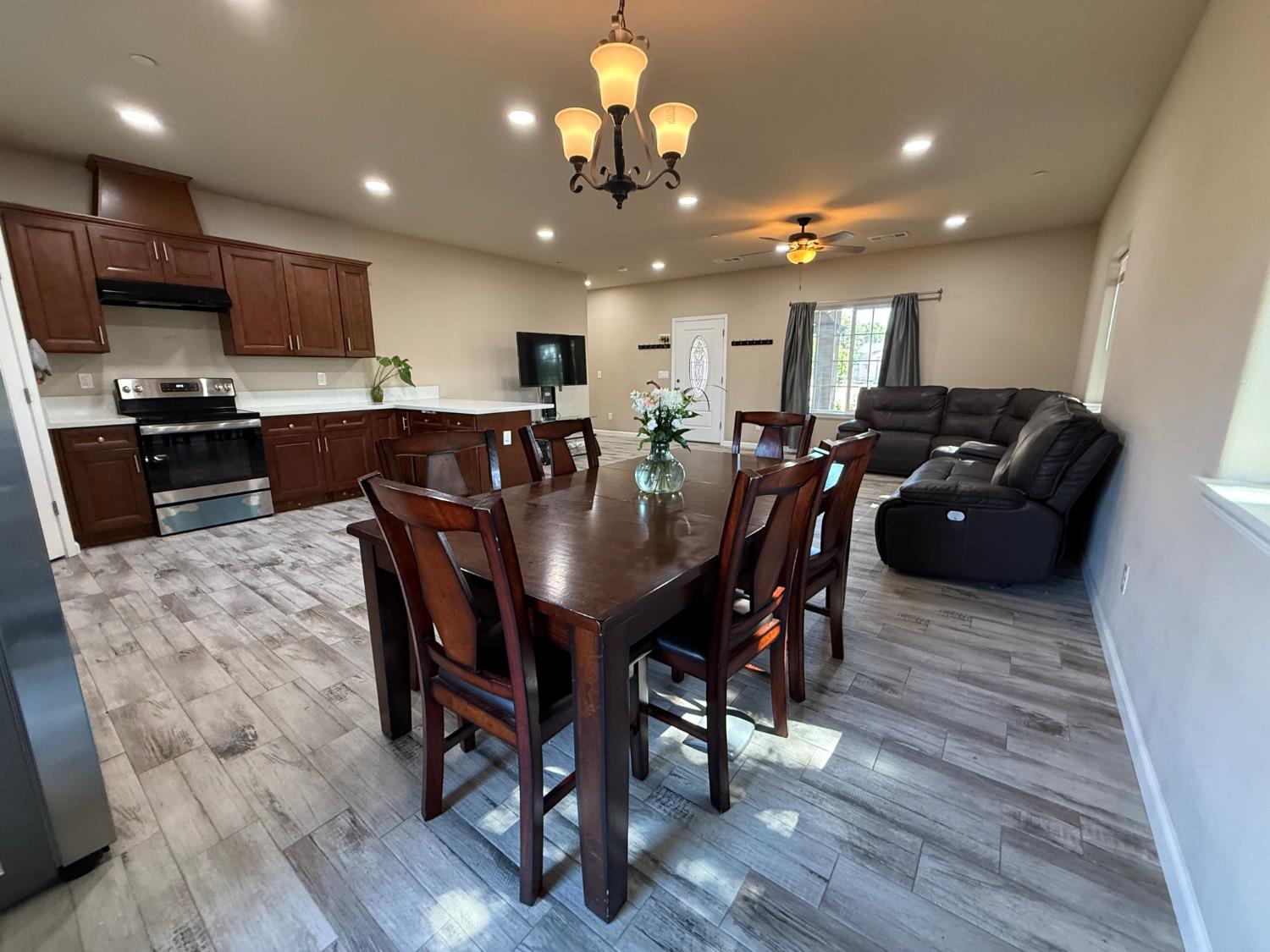1707 Sylvia St, Selma, CA 93662