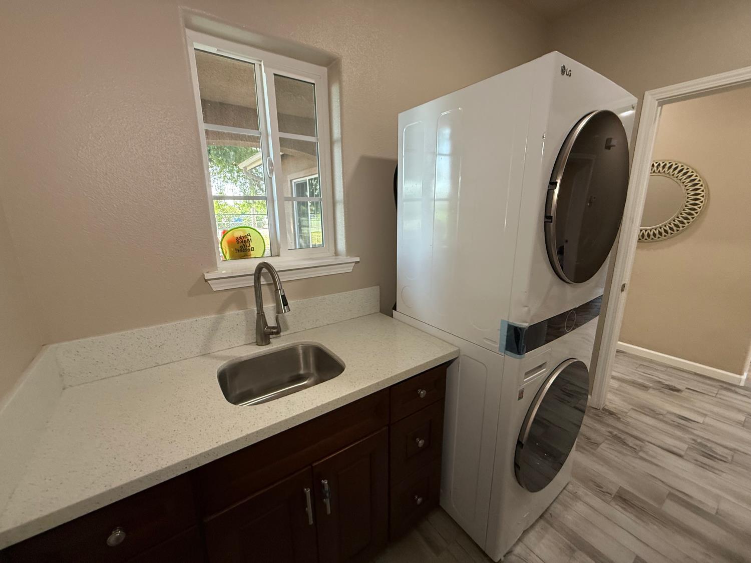 1707 Sylvia St, Selma, CA 93662