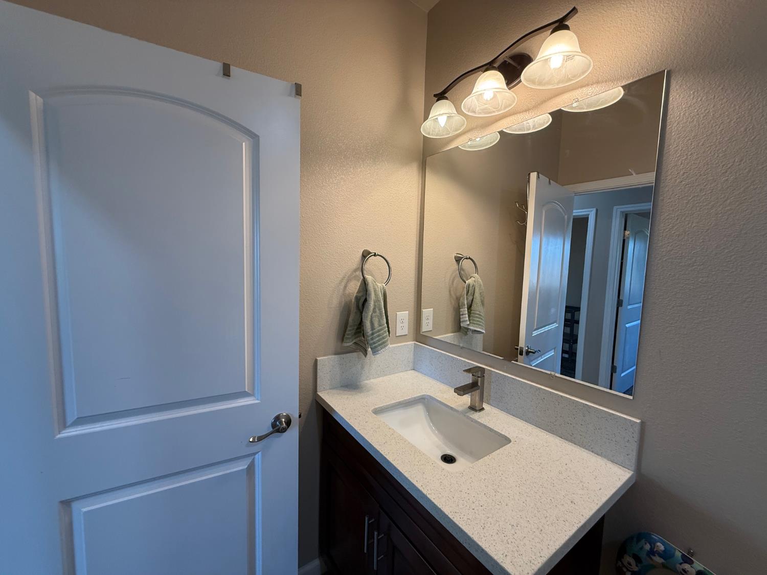 1707 Sylvia St, Selma, CA 93662