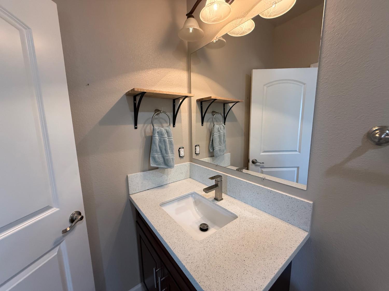 1707 Sylvia St, Selma, CA 93662