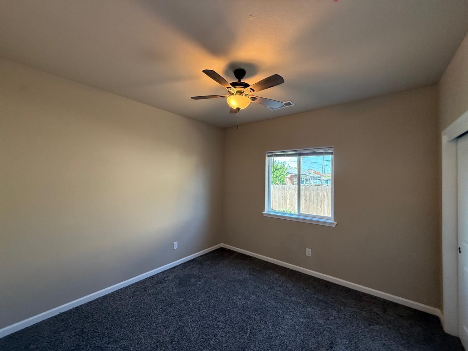 1707 Sylvia St, Selma, CA 93662