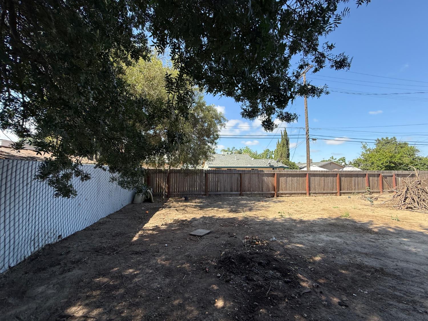 1707 Sylvia St, Selma, CA 93662