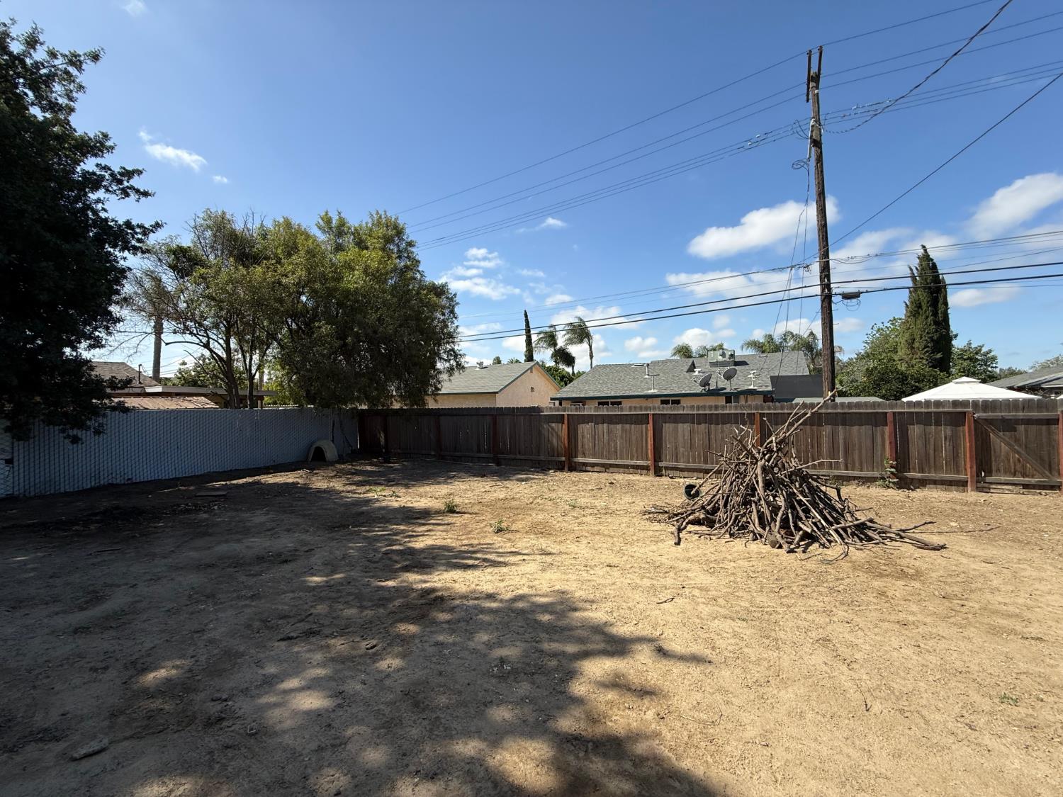 1707 Sylvia St, Selma, CA 93662