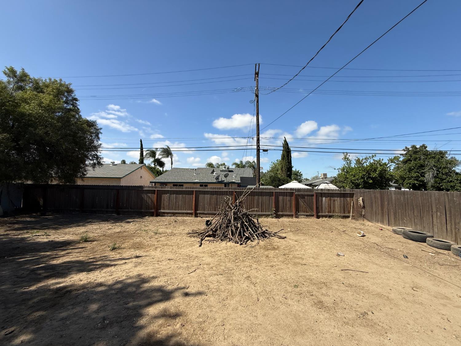 1707 Sylvia St, Selma, CA 93662