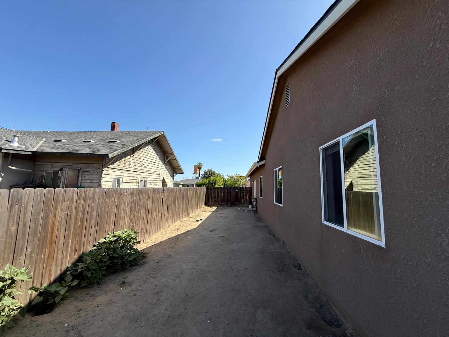 1707 Sylvia St, Selma, CA 93662