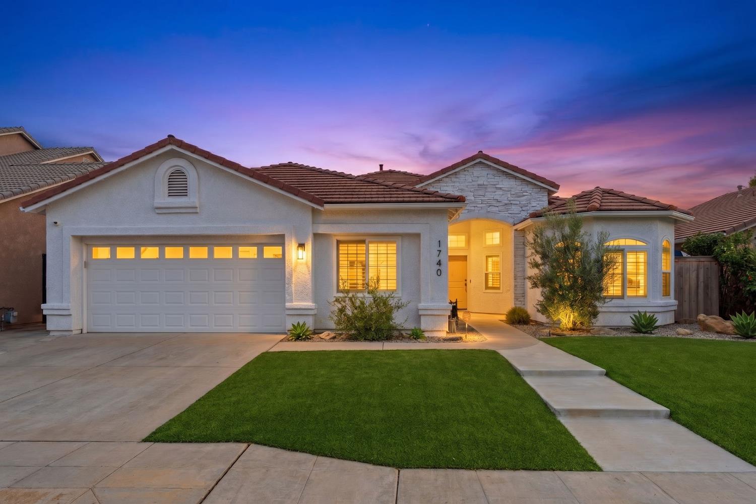 1740 N McKelvy Ave, Clovis, CA 93619
