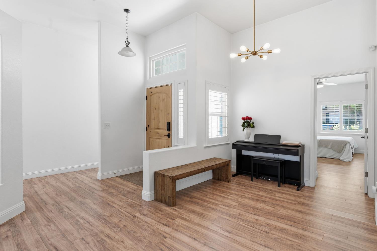 1740 N McKelvy Ave, Clovis, CA 93619