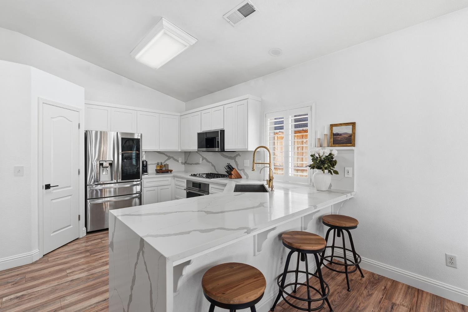 1740 N McKelvy Ave, Clovis, CA 93619