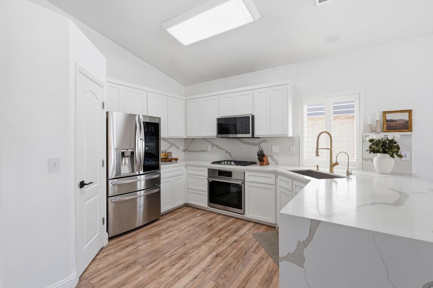 1740 N McKelvy Ave, Clovis, CA 93619