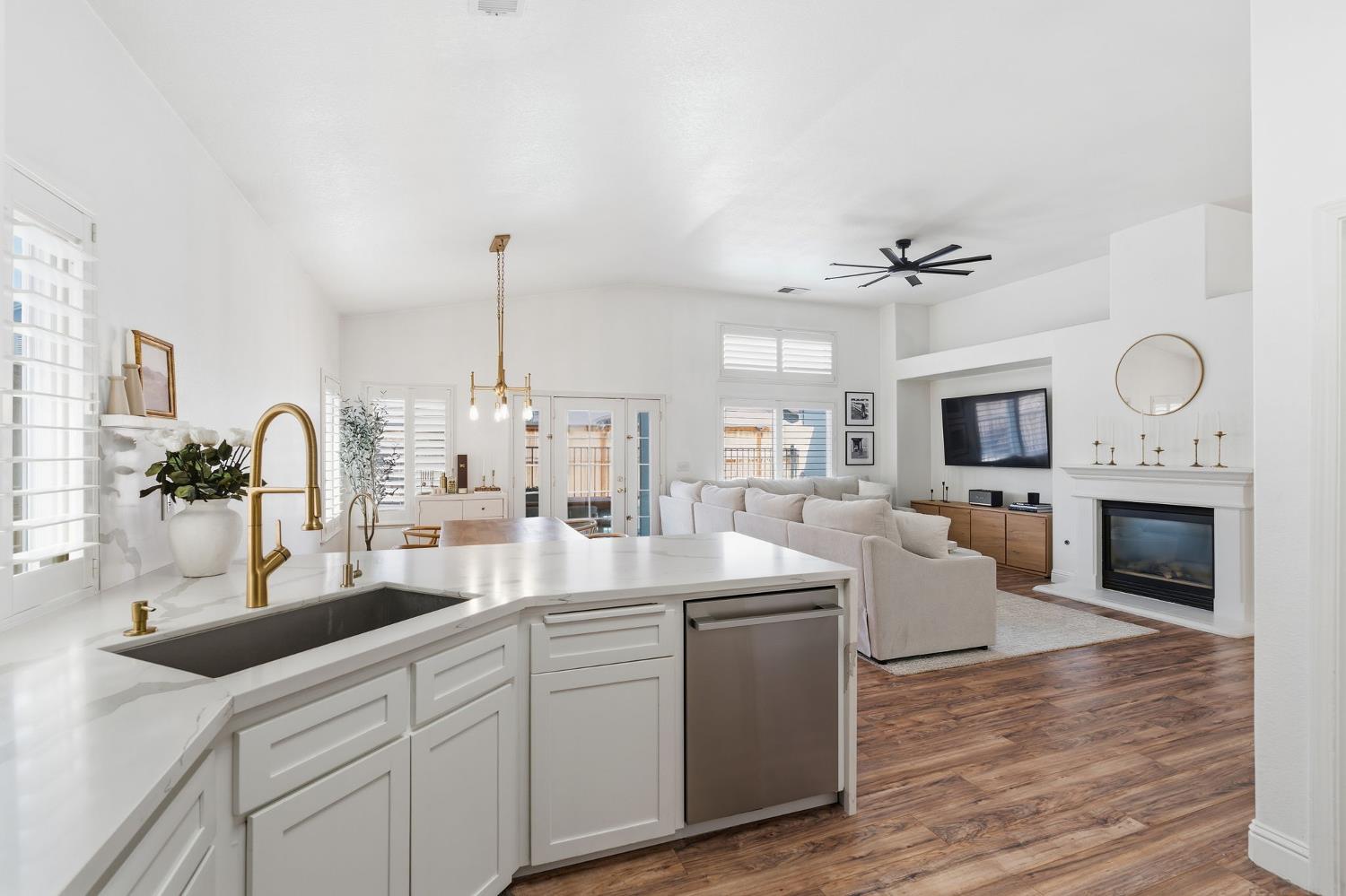1740 N McKelvy Ave, Clovis, CA 93619