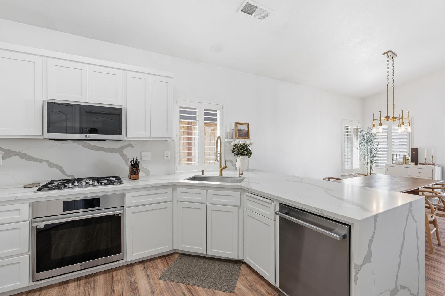 1740 N McKelvy Ave, Clovis, CA 93619