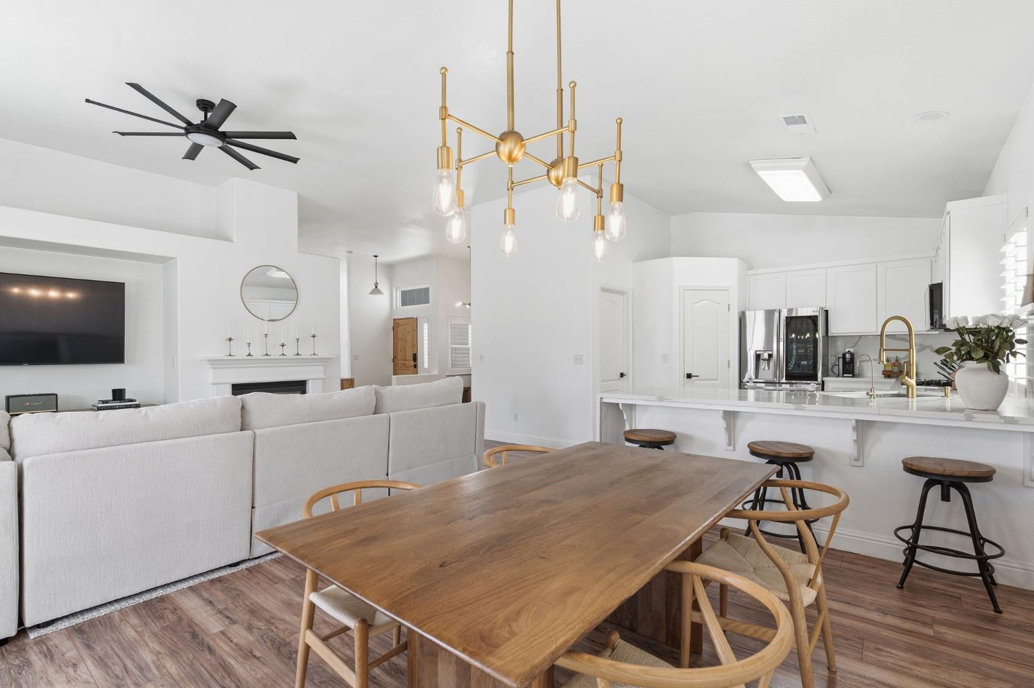 1740 N McKelvy Ave, Clovis, CA 93619