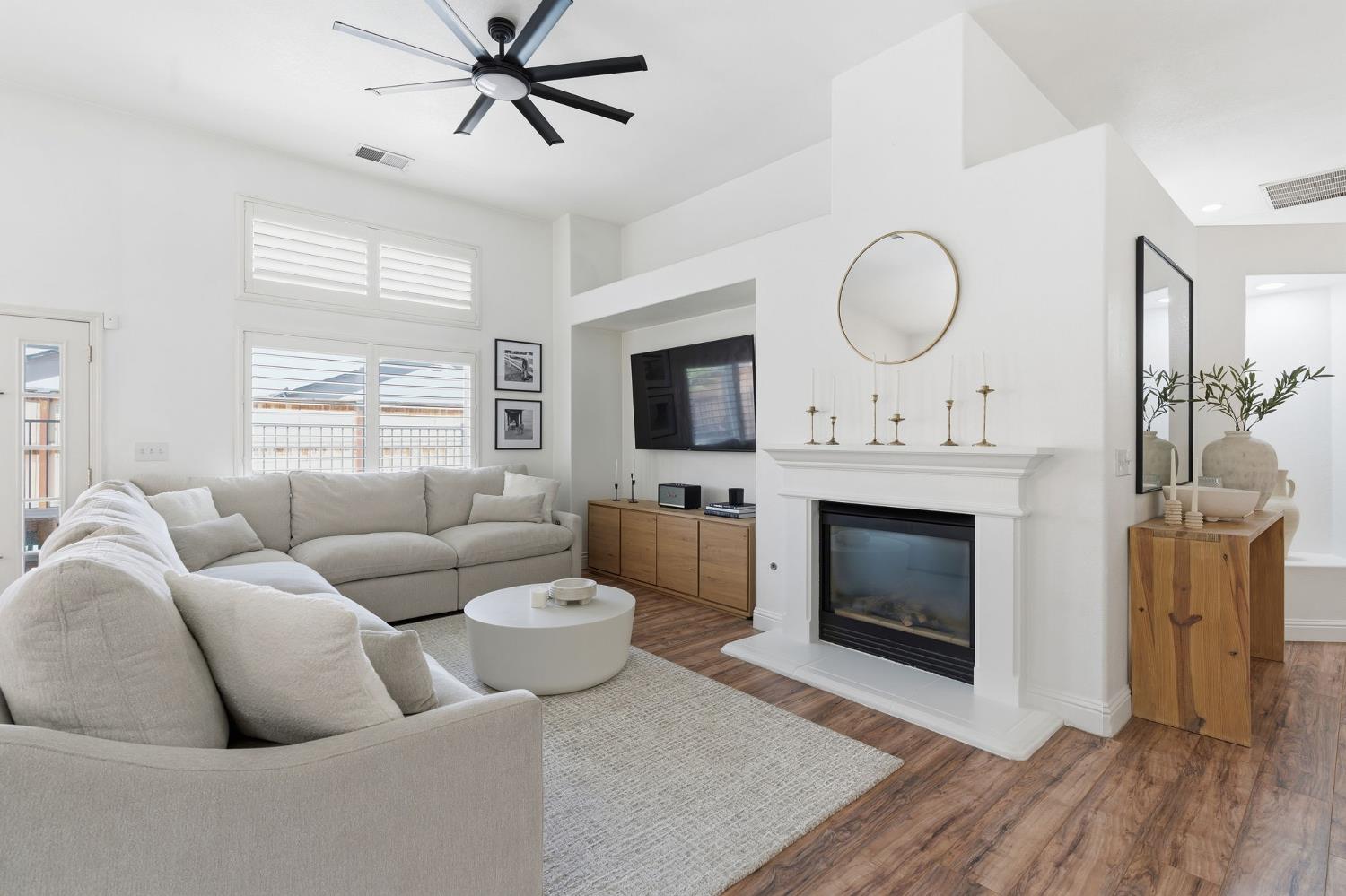 1740 N McKelvy Ave, Clovis, CA 93619