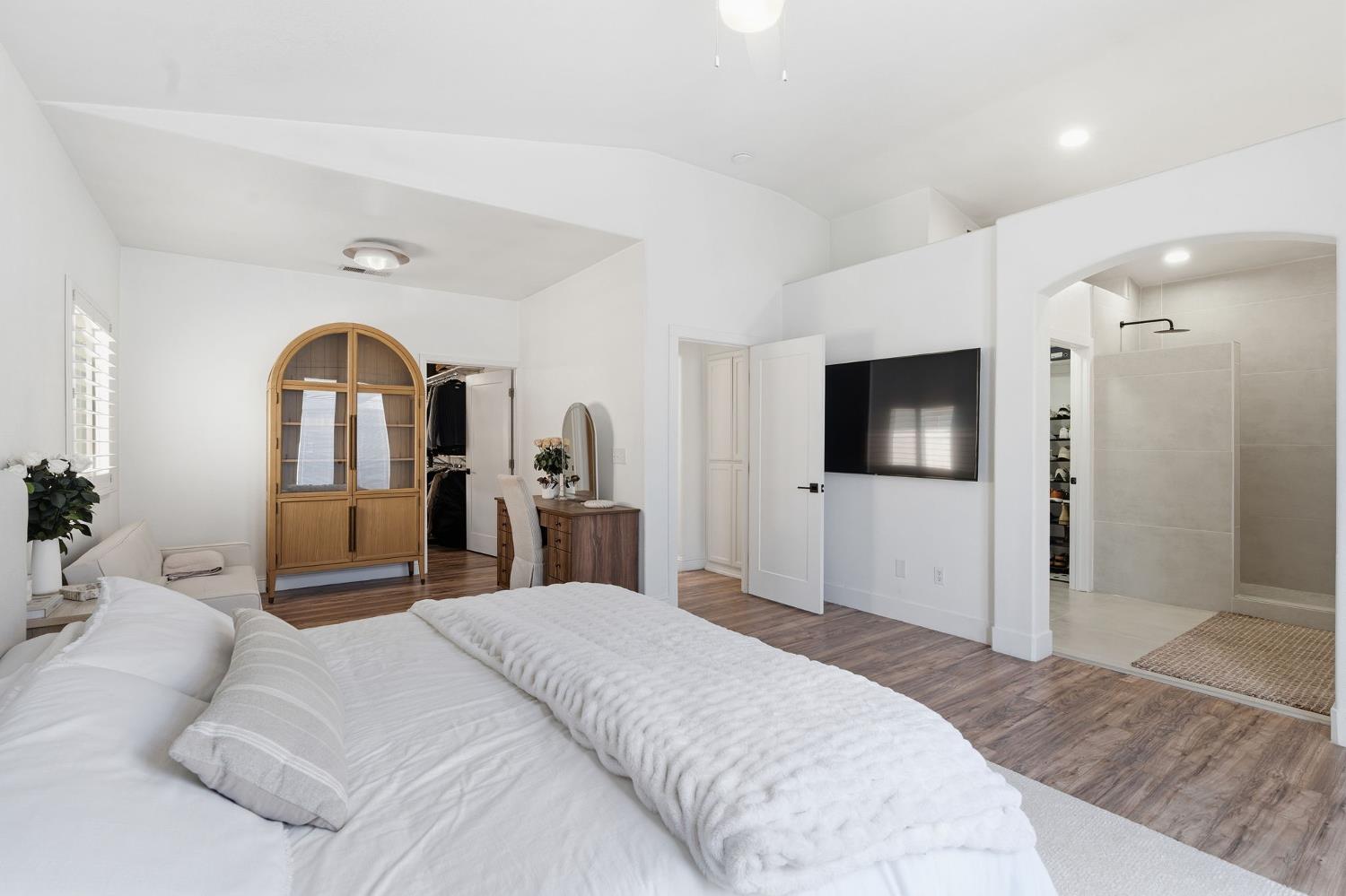 1740 N McKelvy Ave, Clovis, CA 93619
