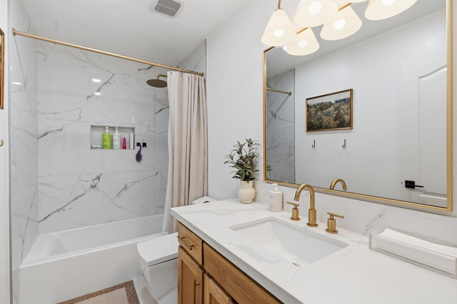 1740 N McKelvy Ave, Clovis, CA 93619