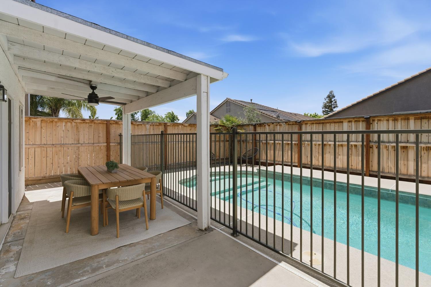 1740 N McKelvy Ave, Clovis, CA 93619