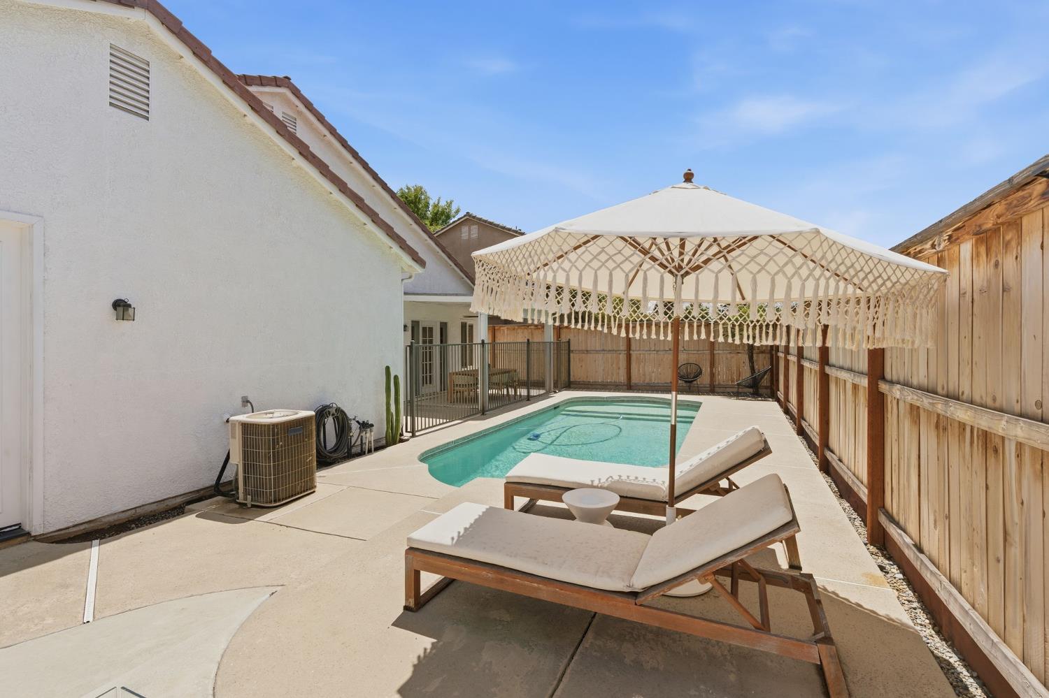 1740 N McKelvy Ave, Clovis, CA 93619