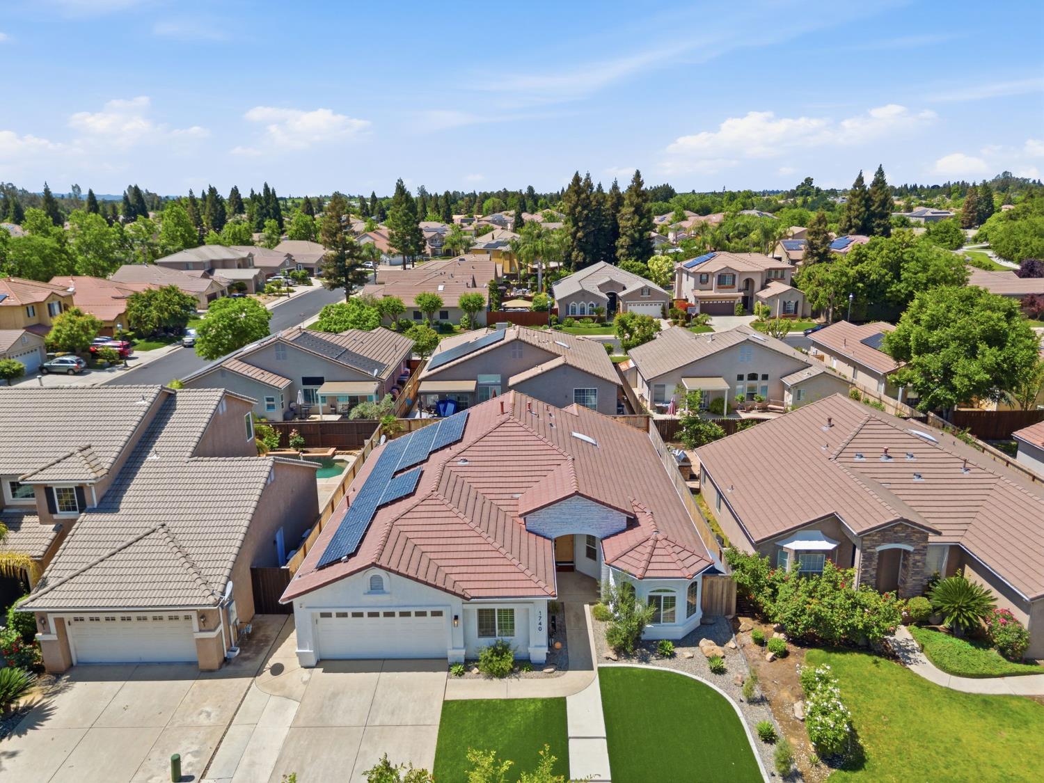 1740 N McKelvy Ave, Clovis, CA 93619