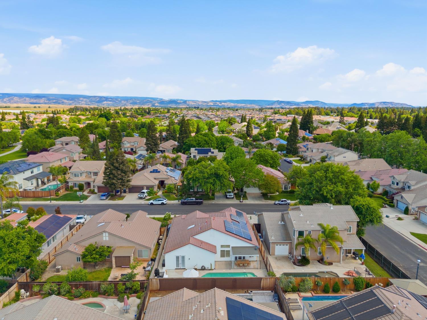 1740 N McKelvy Ave, Clovis, CA 93619