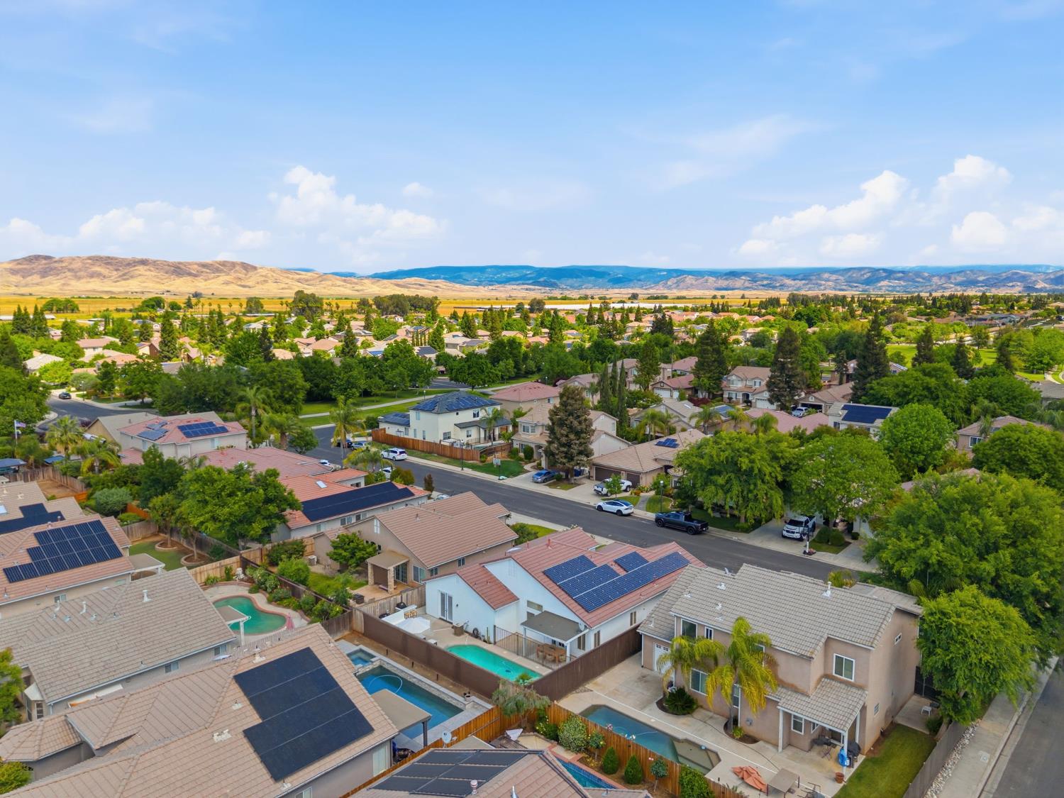 1740 N McKelvy Ave, Clovis, CA 93619
