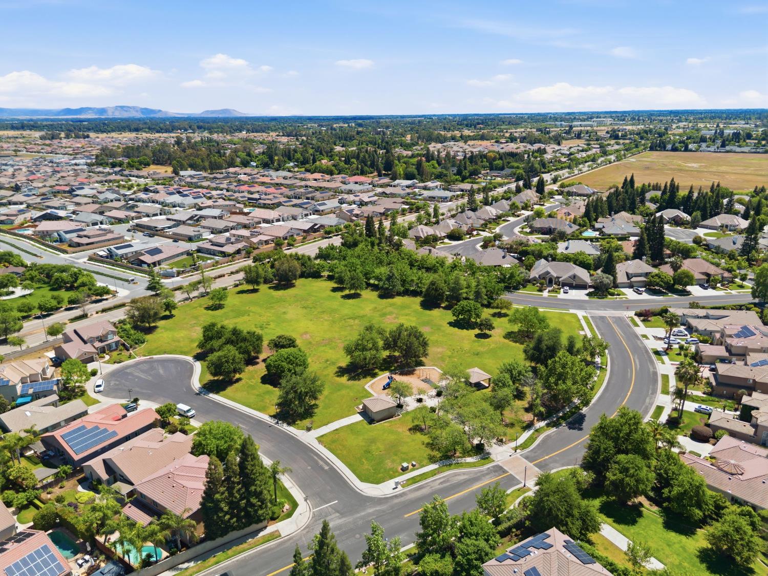 1740 N McKelvy Ave, Clovis, CA 93619