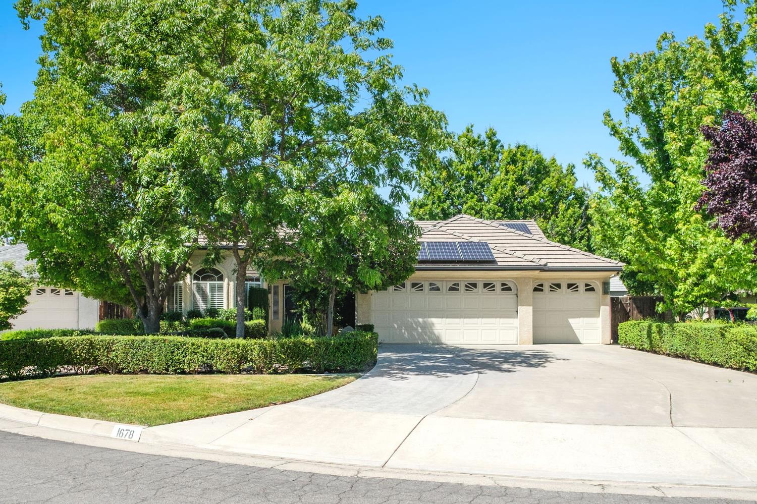 1678 E Trenton Ave, Fresno, CA 93720