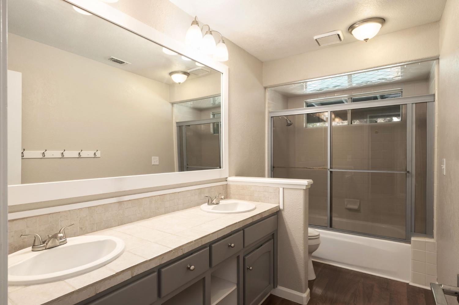 1678 E Trenton Ave, Fresno, CA 93720