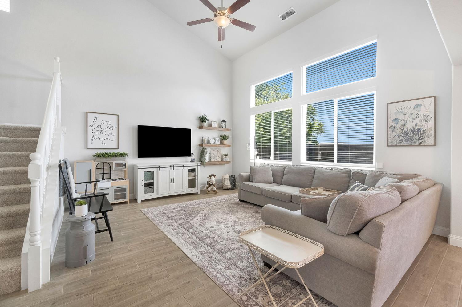 2752 Pontiac Ave, Clovis, CA 93611