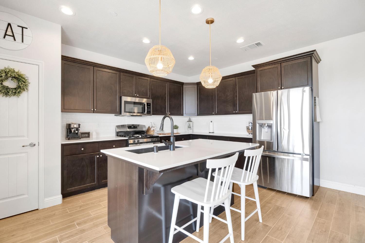 2752 Pontiac Ave, Clovis, CA 93611