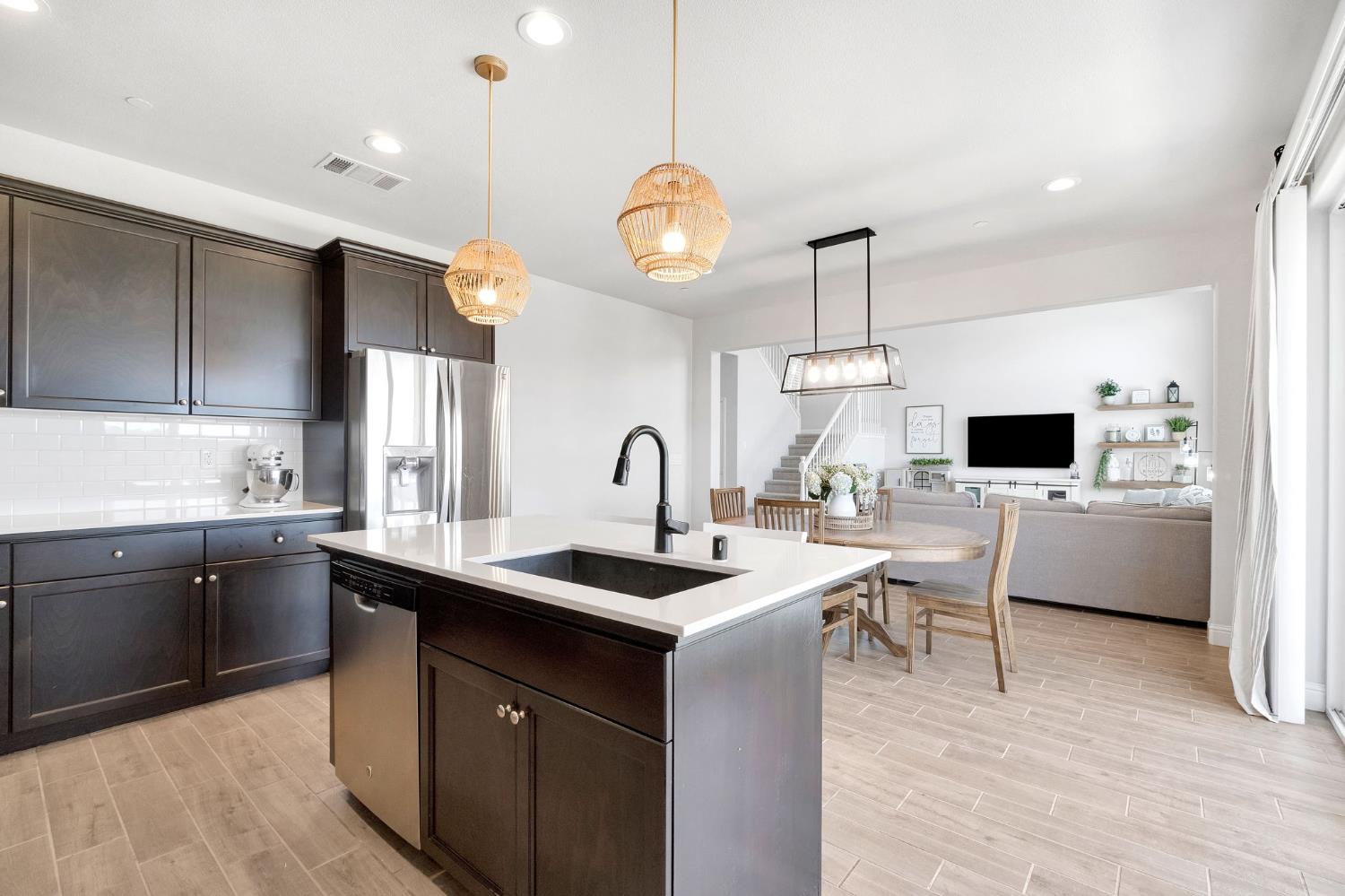 2752 Pontiac Ave, Clovis, CA 93611